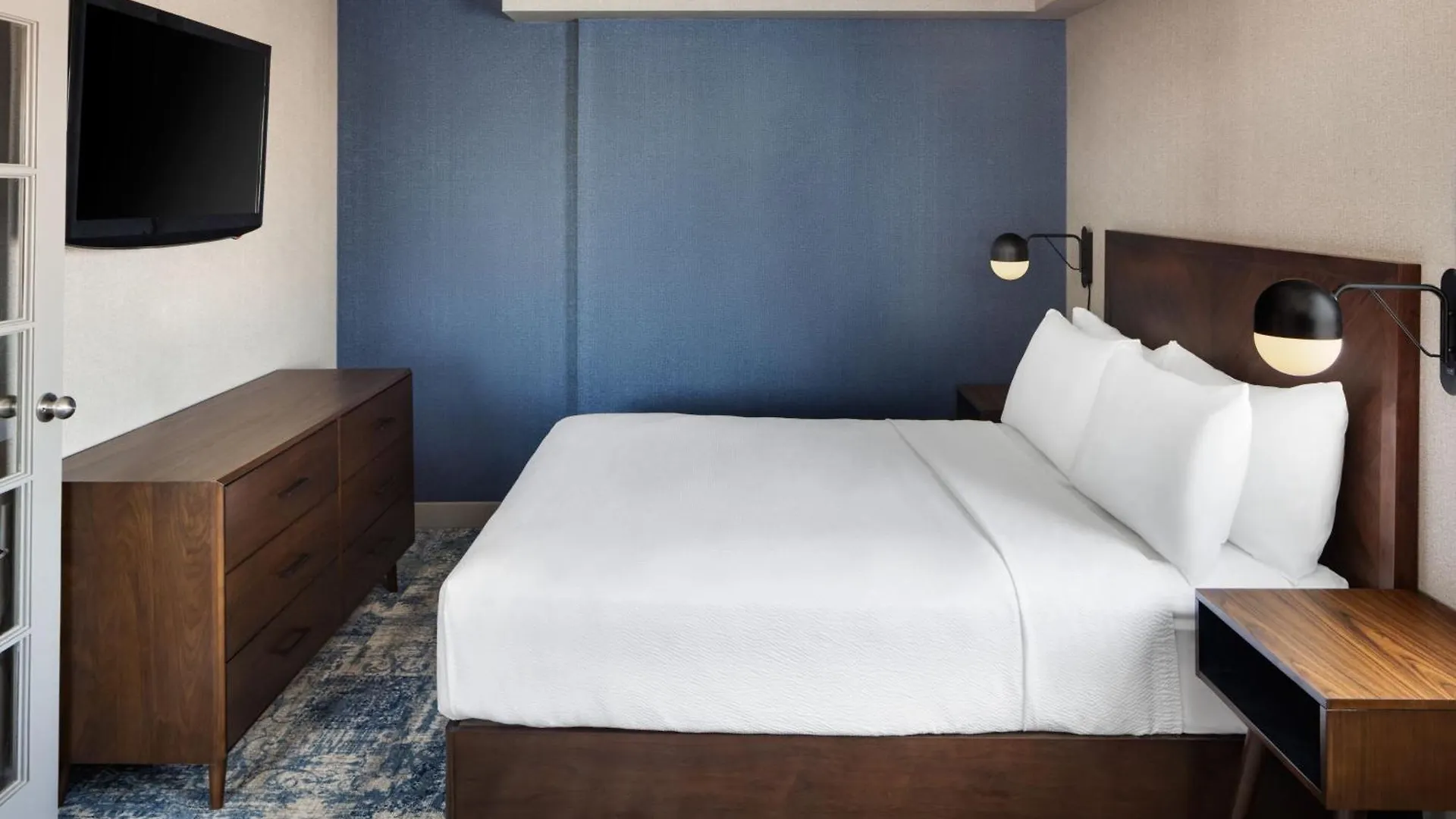 Four Points By Sheraton Edmonton South 3*,