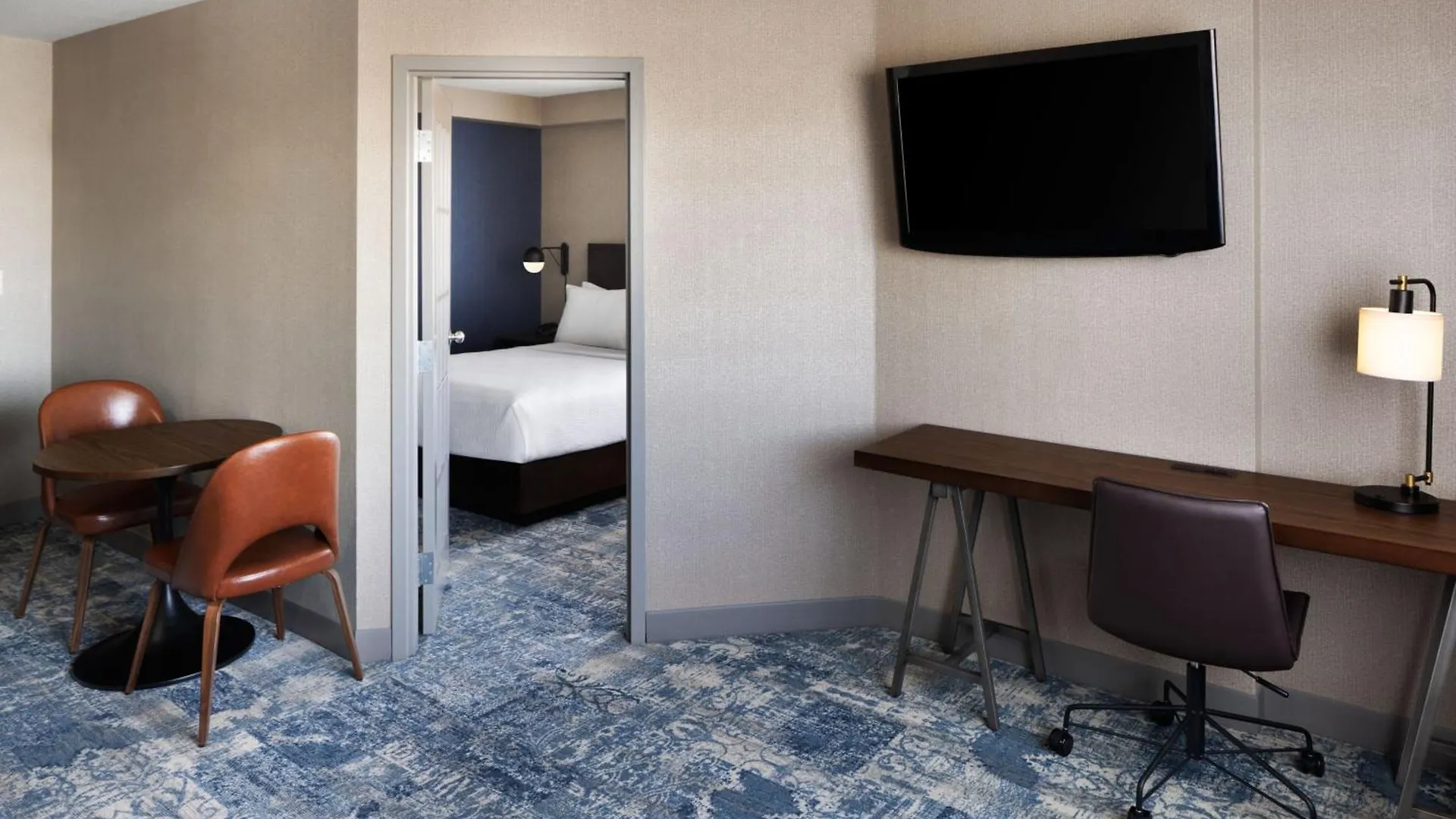 Four Points By Sheraton Edmonton South 3*,