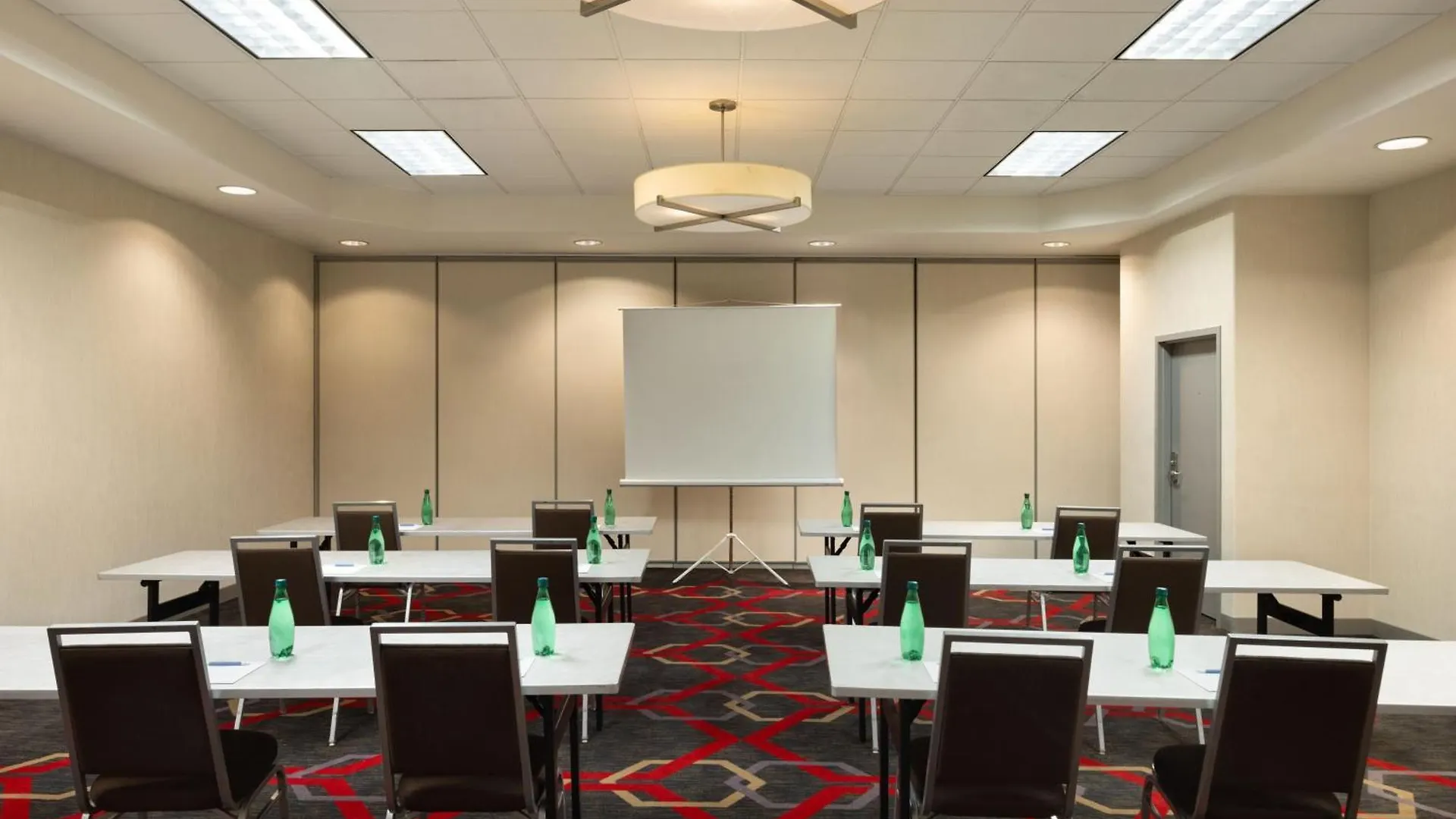 Four Points By Sheraton Edmonton South