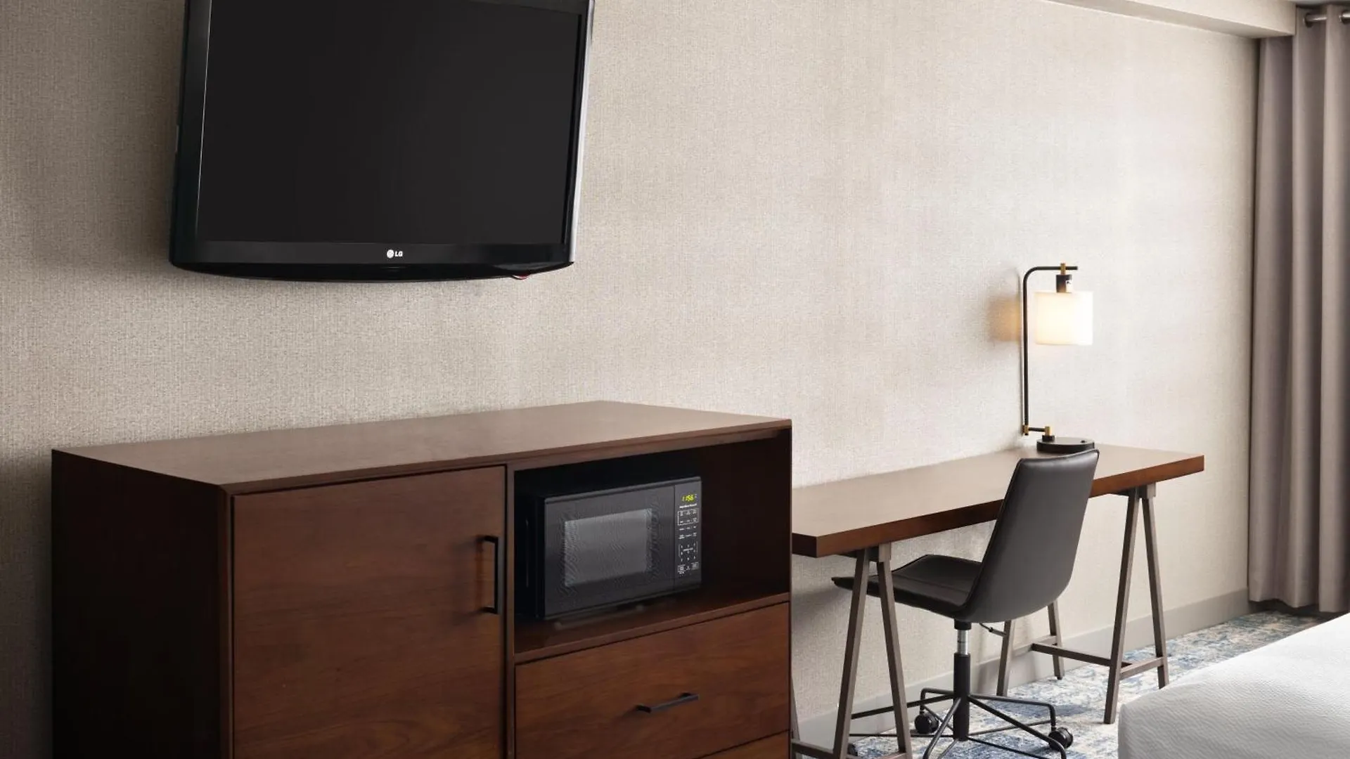 Four Points By Sheraton Edmonton South
