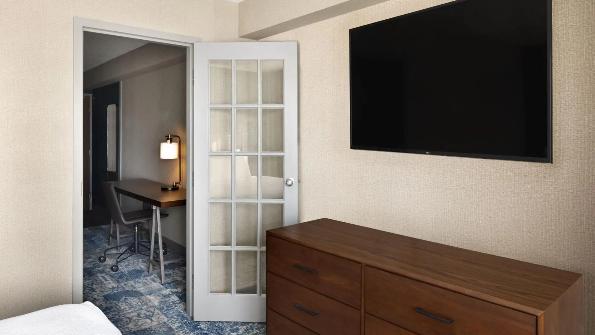 Four Points By Sheraton Edmonton South