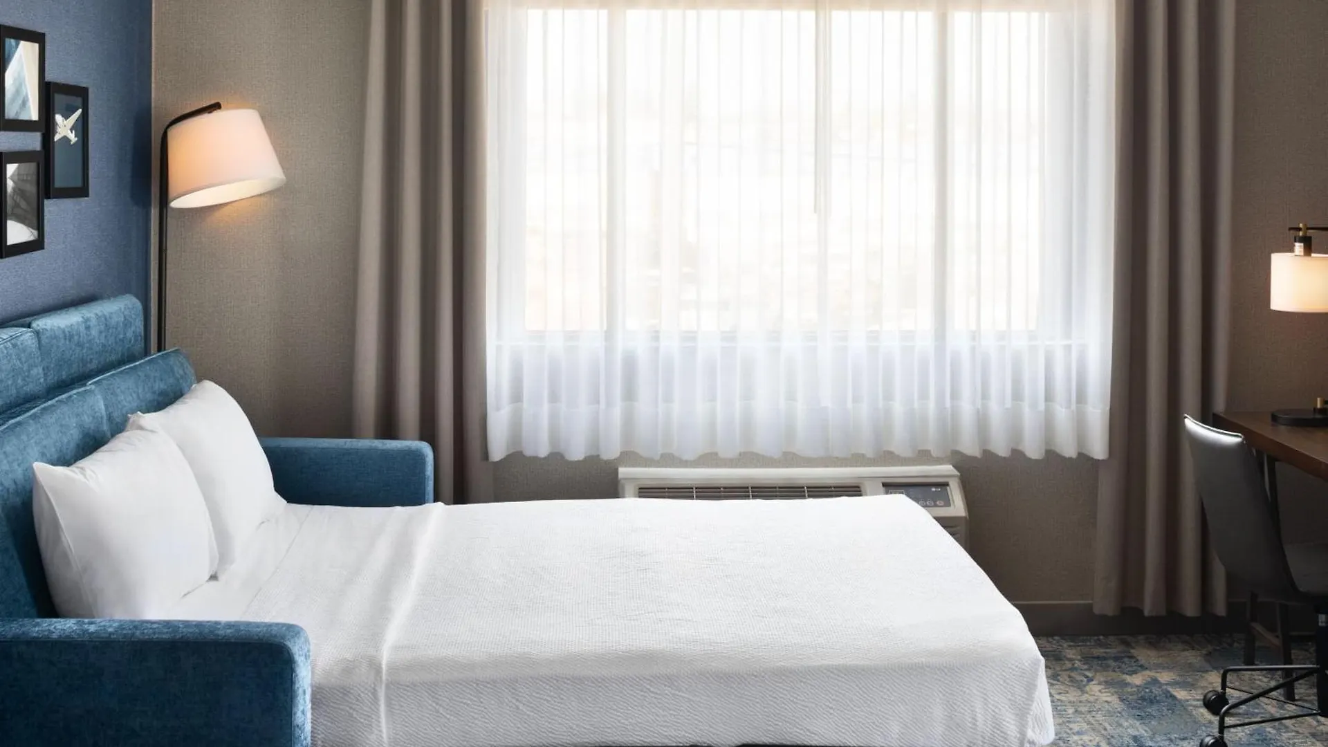 Four Points By Sheraton Edmonton South Hotel