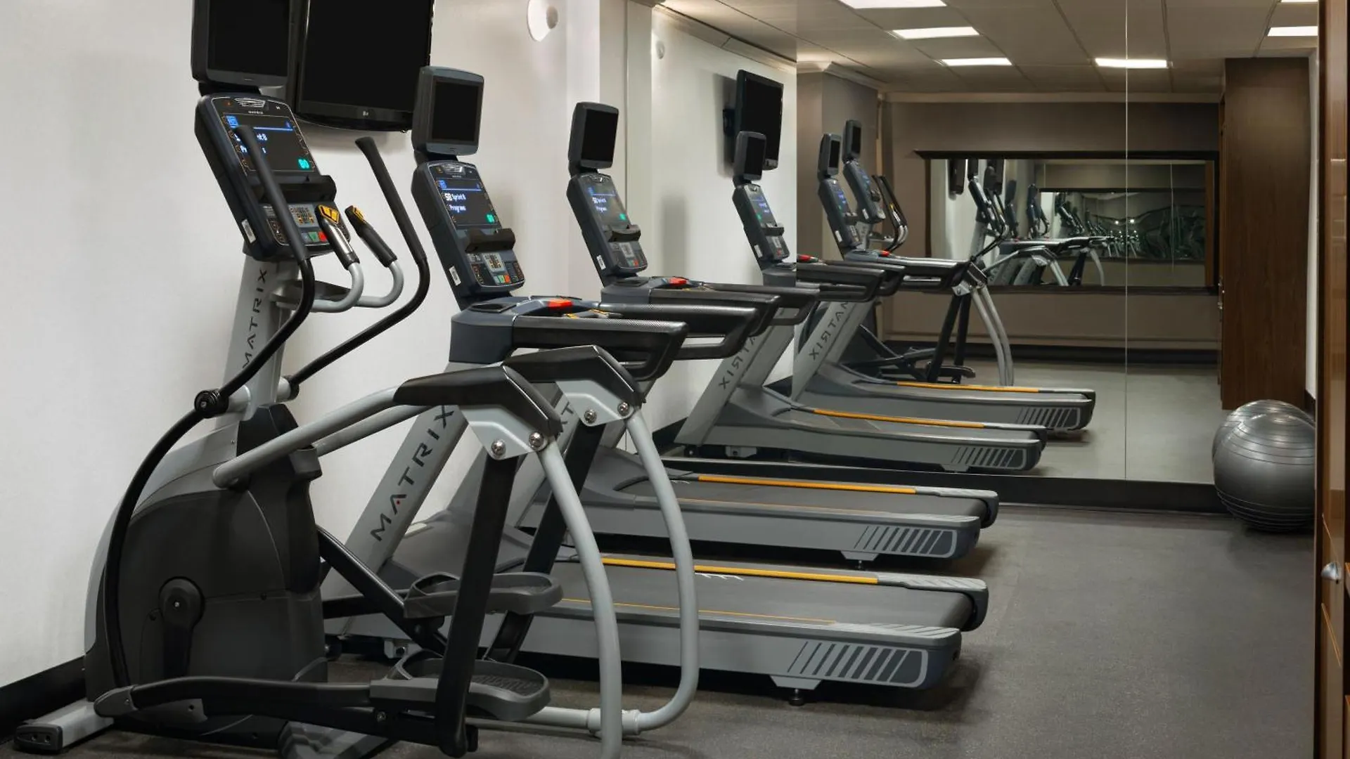 Four Points By Sheraton Edmonton South Hotel
